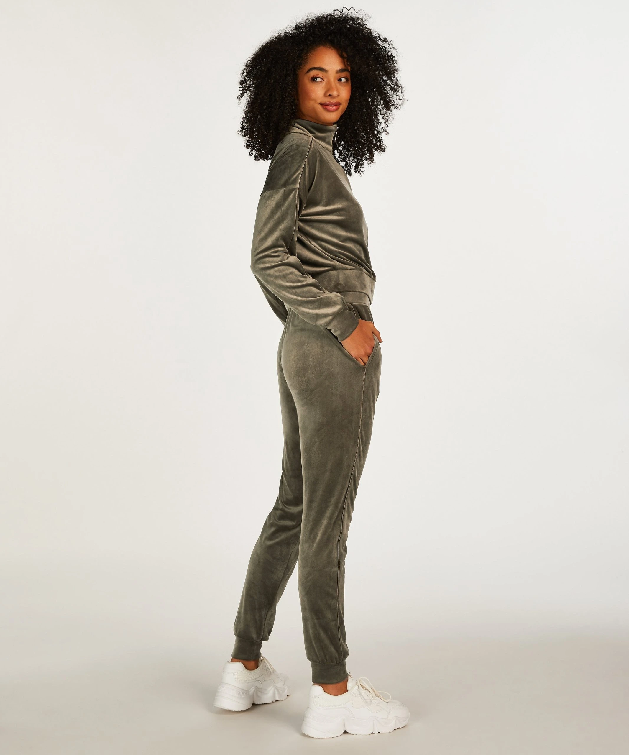 Jogginghose Velours 5 Jogginghose Velours – Bild 3